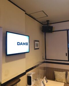 神奈川県厚木市のカラオケスナックにDAMを納品しました。2022年1月11日
